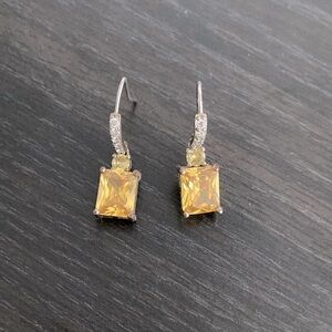 Earing zirconia yellow crystals